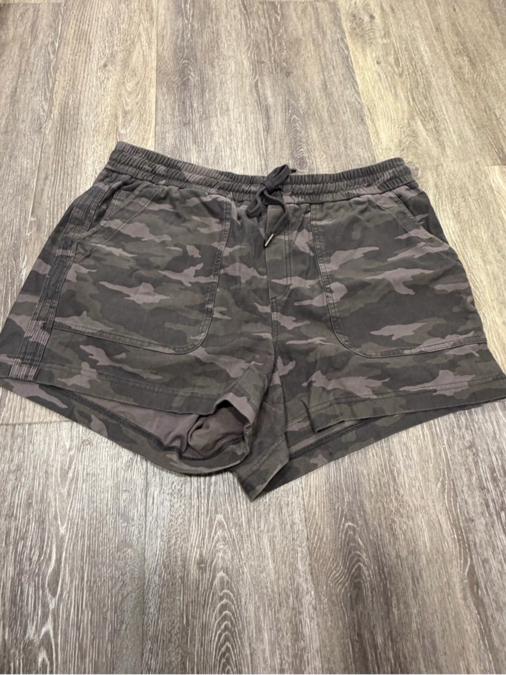 Athleta Camo Farallon Shorts - Olive